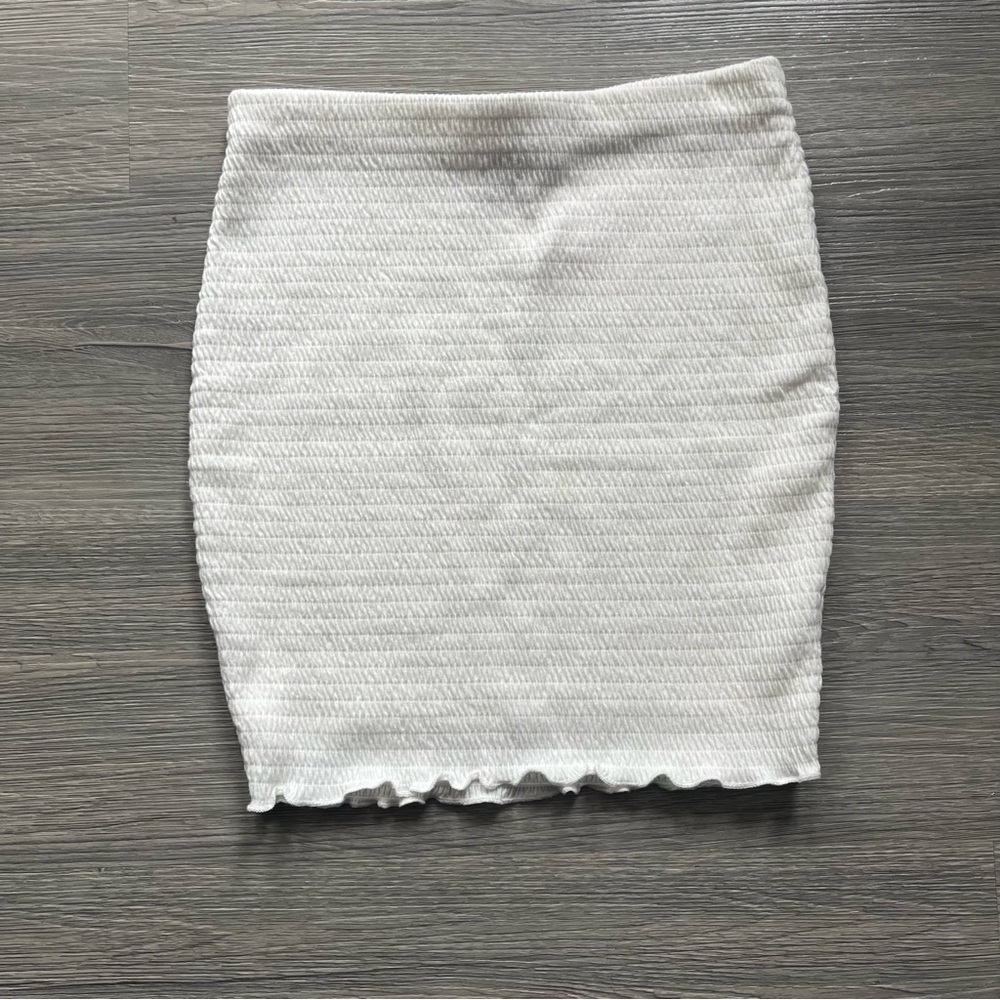 Windsor White Ruched Lettuce Edge Pencil Skirt